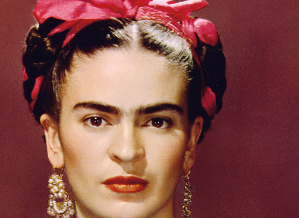 Cocinan un libro de recetas de Frida Kahlo